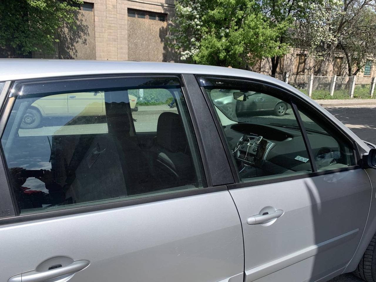 

Ветровики на Рено Сценик 2003-2009 Хик накладные