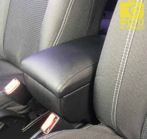 

Подлокотник Armrest на Nissan Tiida черный