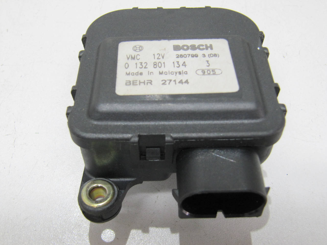 

Моторчик привод заслонки печки Опель АстраG Опель Зафира А Opel Astra G Zafira ABosch 0 132 801 134