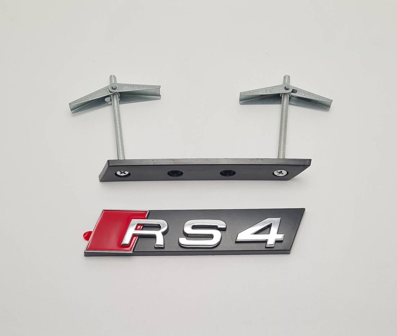 

Эмблема решетки радиатора Audi RS4