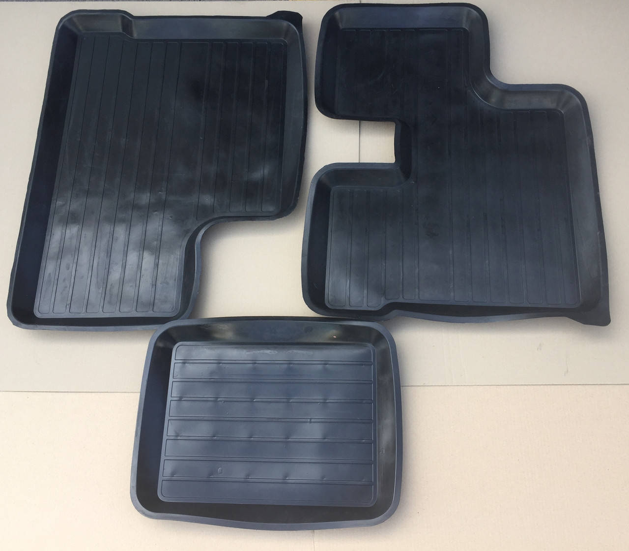 

Комплект ковриков пола кабины (глубокие 3х на КАМАЗ с висяч. педалями) 5320-5109000