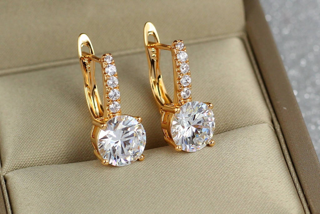 

Серьги Xuping Jewelry с круглыми белыми камнями 2 см золотистые
