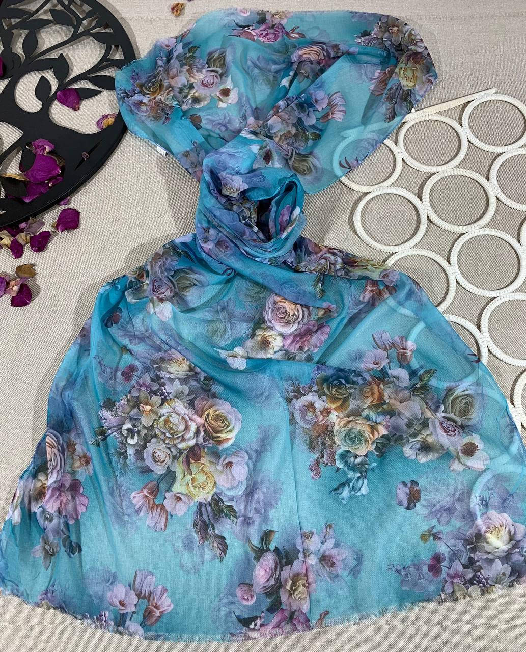

Шарф палантин Натали цветы 180*70 см голубой