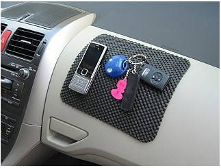 

Антискользящий коврик CarCommerce 61376
