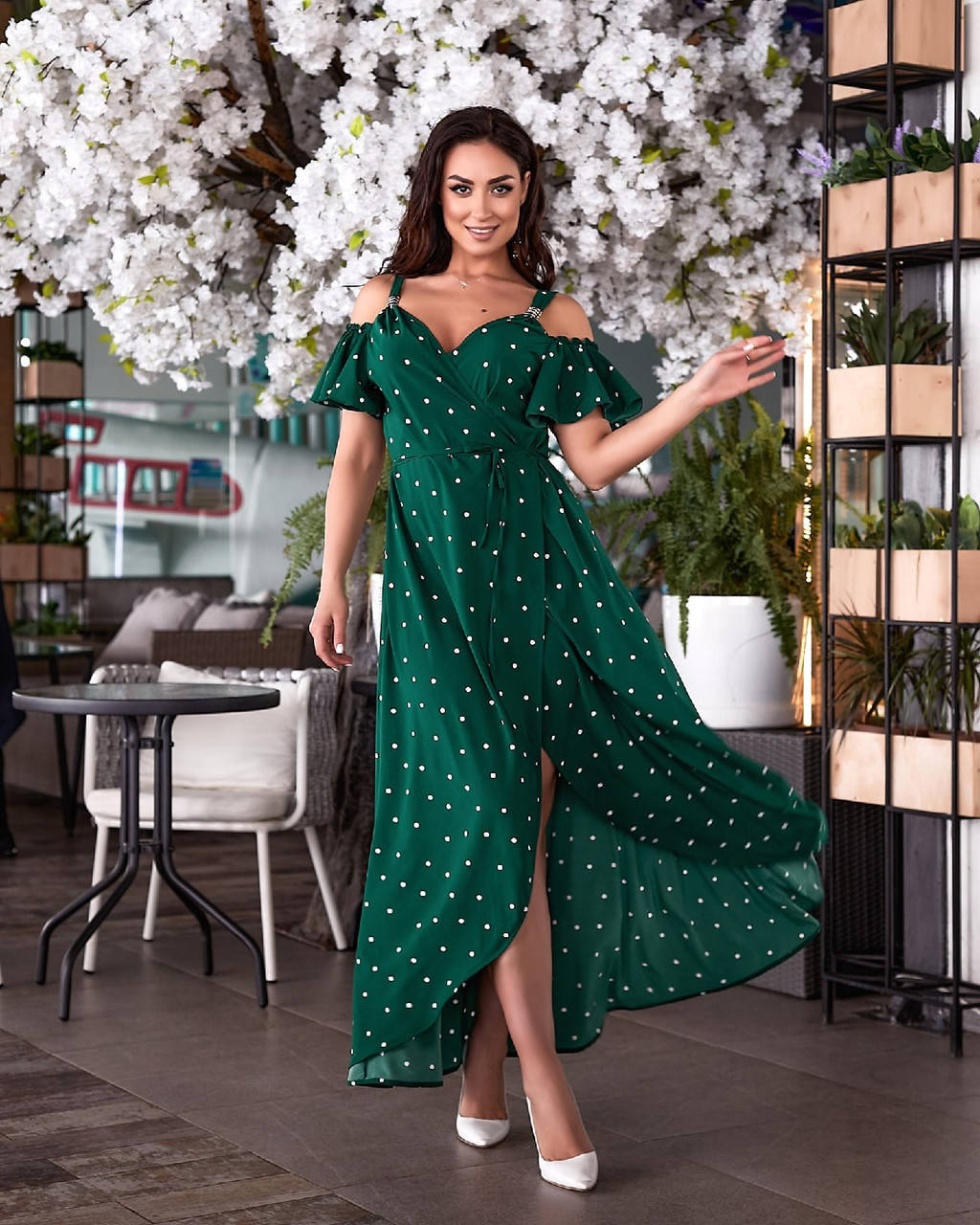 

Воздушный летний длинный сарафан платье в горошек, на запах на бретелях, батал большие размеры