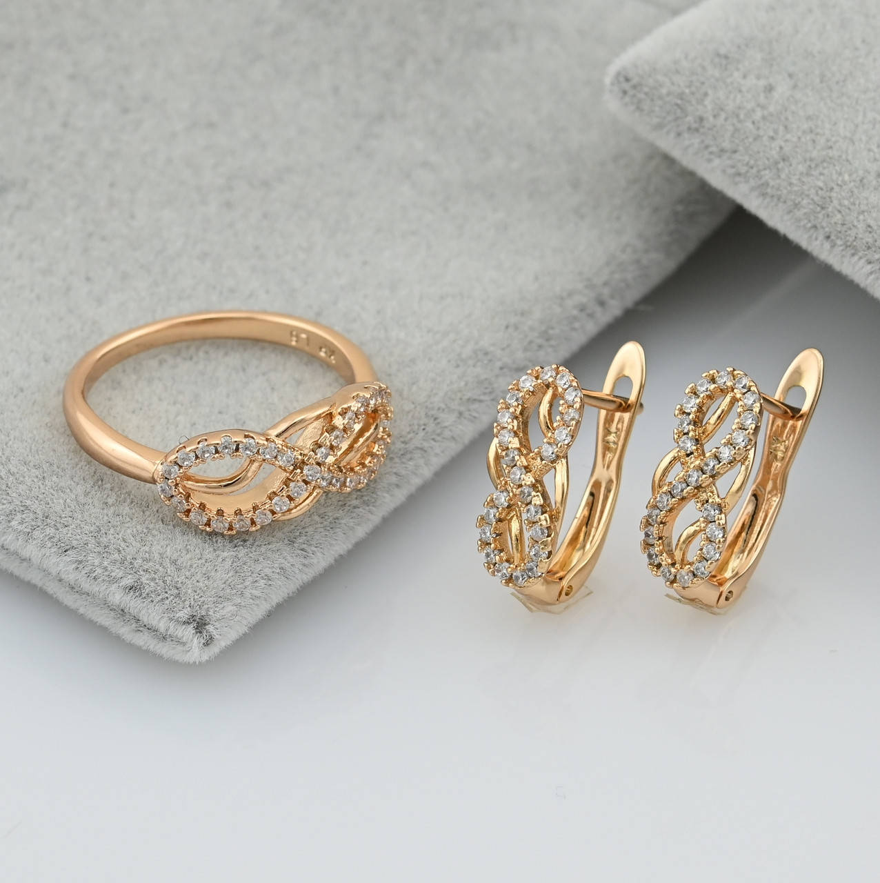 

Набор Xuping 30446 кольцо + серьги 14х6 мм белые фианиты позолота 18К размер 19