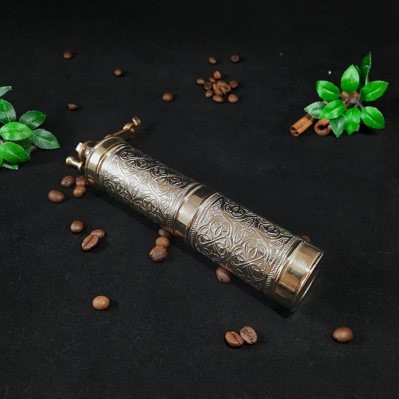 

Турецкая ручная кофемолка жерновая (Турция) золотистый