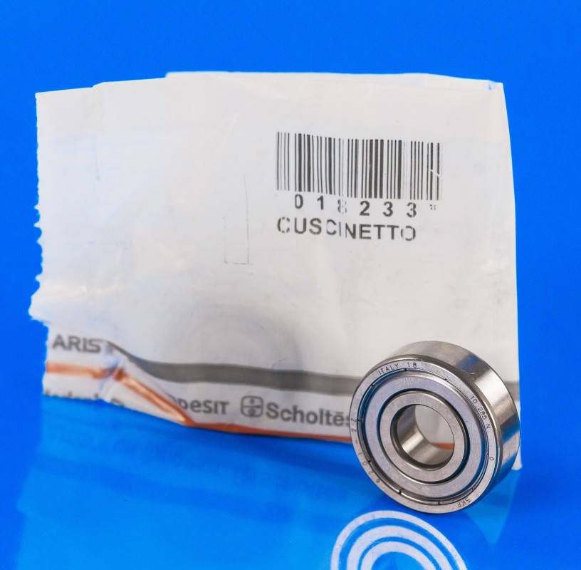 

Фирменный подшипник SKF 201 zz (упаковка Indesit)