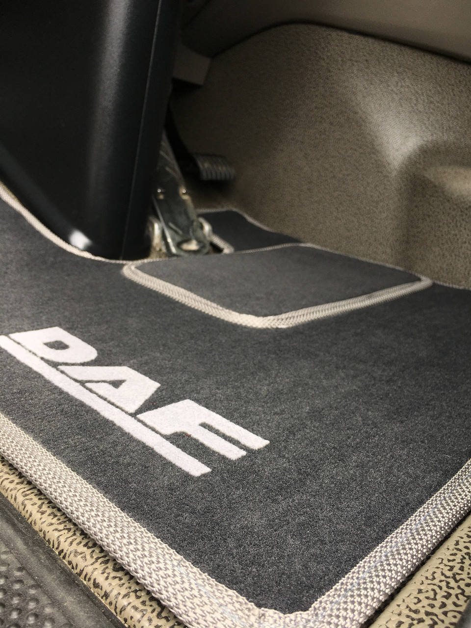 

Ворсовые коврики для грузового автомобиля DAF XF 105, Серый