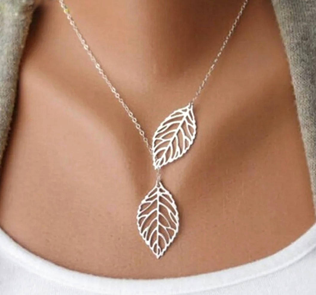 

Женское ожерелье на шею "Лепесток" в серебристом цвете