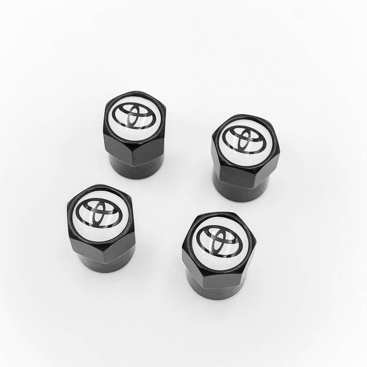 

Защитные колпачки на ниппеля TOYOTA (Тойота) 4 шт Белый фон Черные