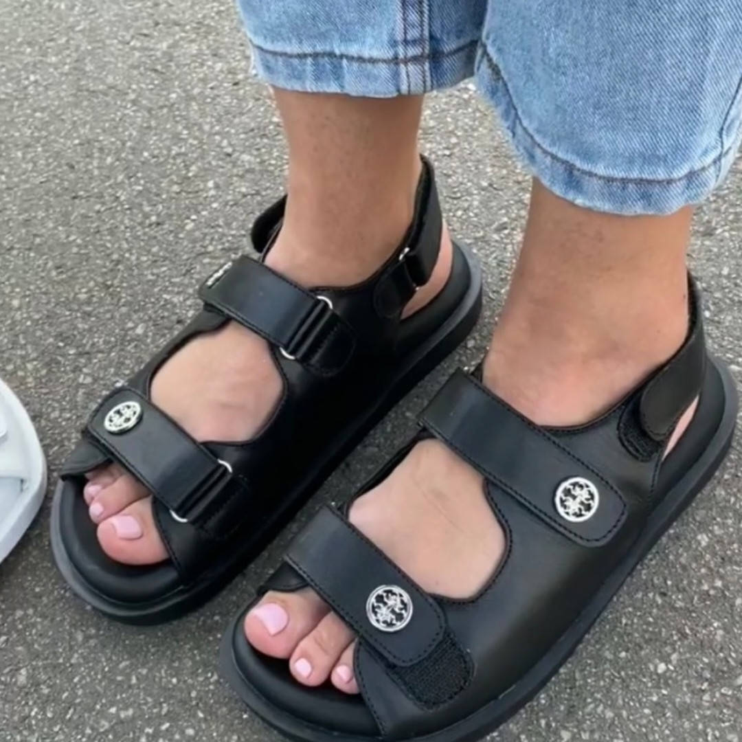 

Женские босоножки кожаные на липучках ортопедические в стиле шанель 40 размер