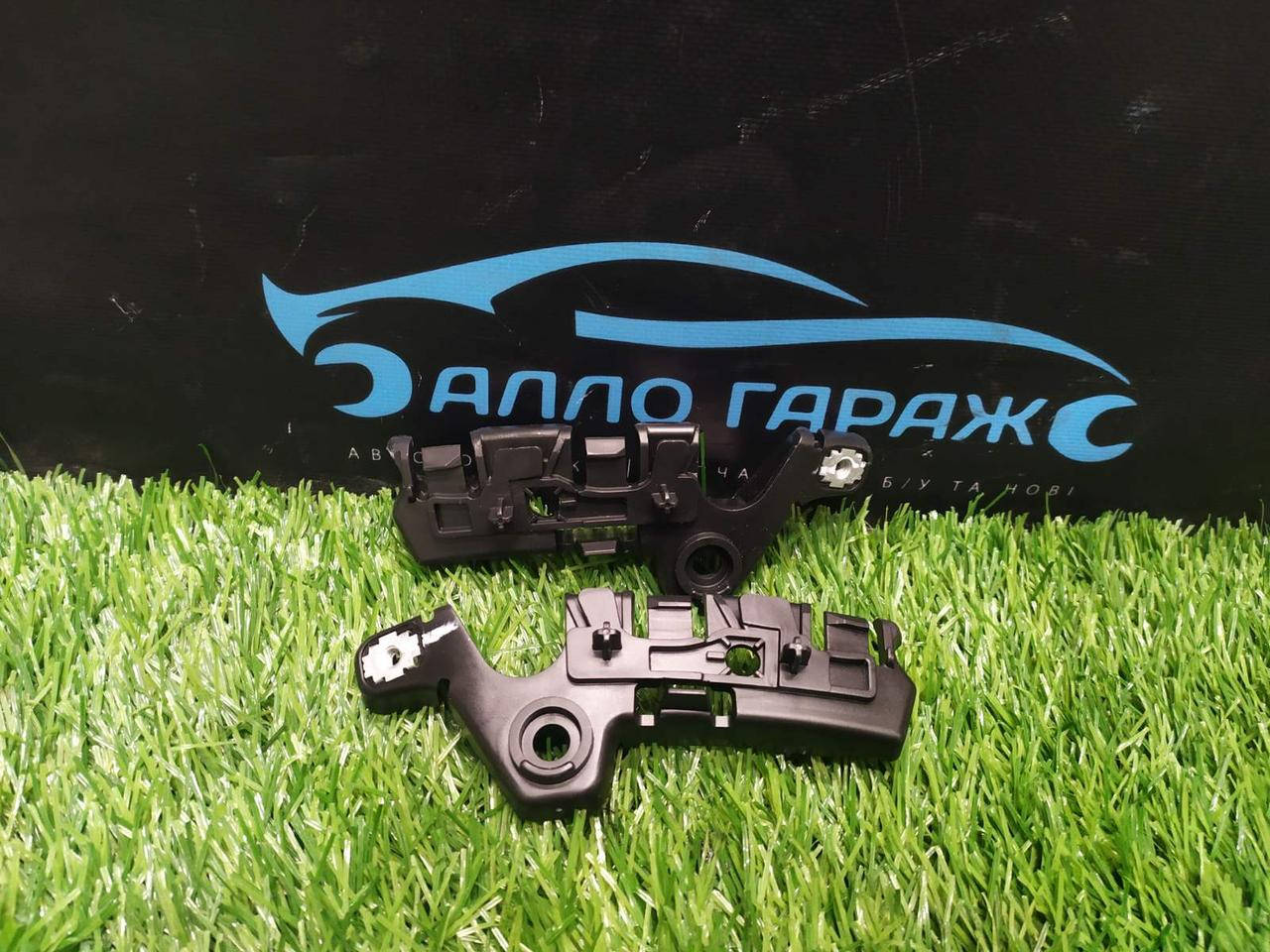 

Кронштейны бампера передние Renault Megane 3 (2009-2014) Оригинал 620500001R Рено Меган 3