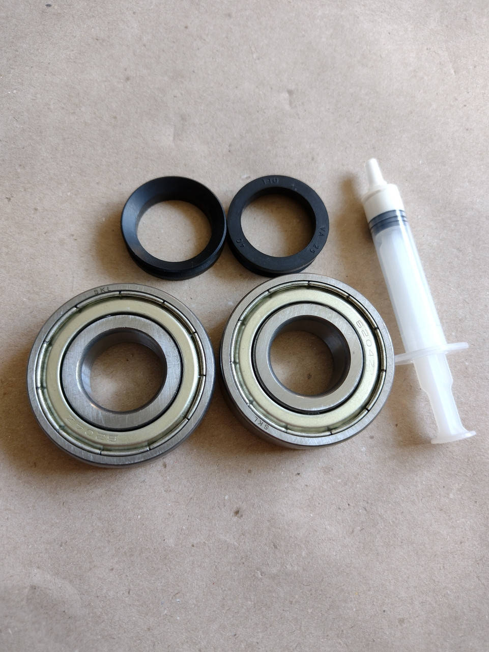 

Комплект подшипников SKL 6204+6204 + сальник 2шт V-Ring-25 (25mm/мм) пара + смазка для стиральной машины ARDO, Белый