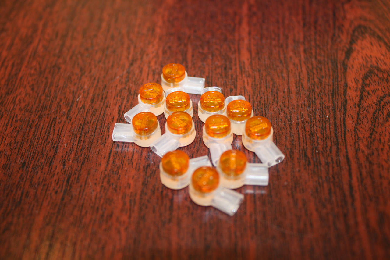 

З’єднувач-скотчлок UY2 (TELSPLICE) для з’єднання кабелів діаметрами 0,4-0,9 мм