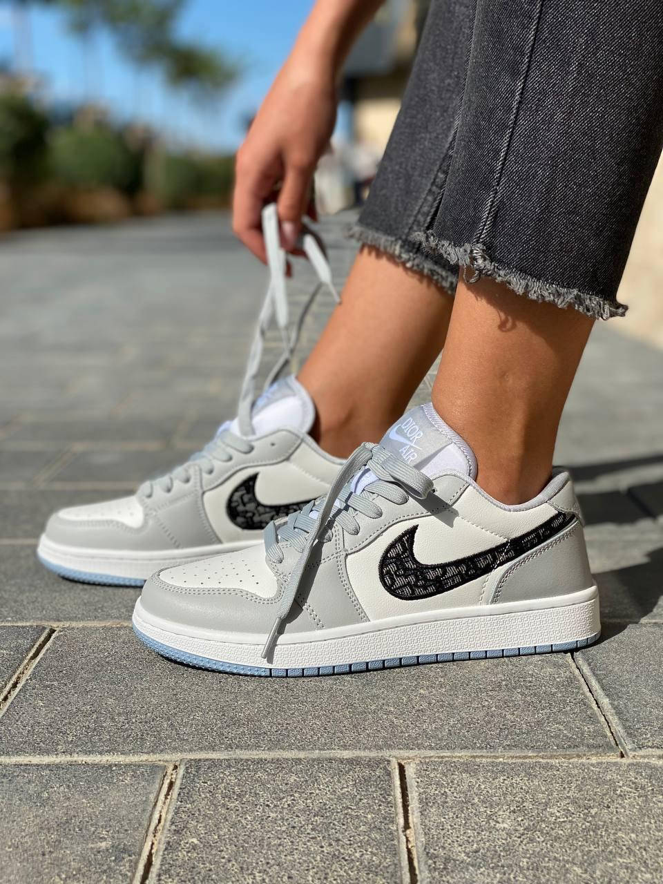 

Кроссовки Nike Air Jordan 1 Retro Low x Dior серые с белым (36-41), Серый