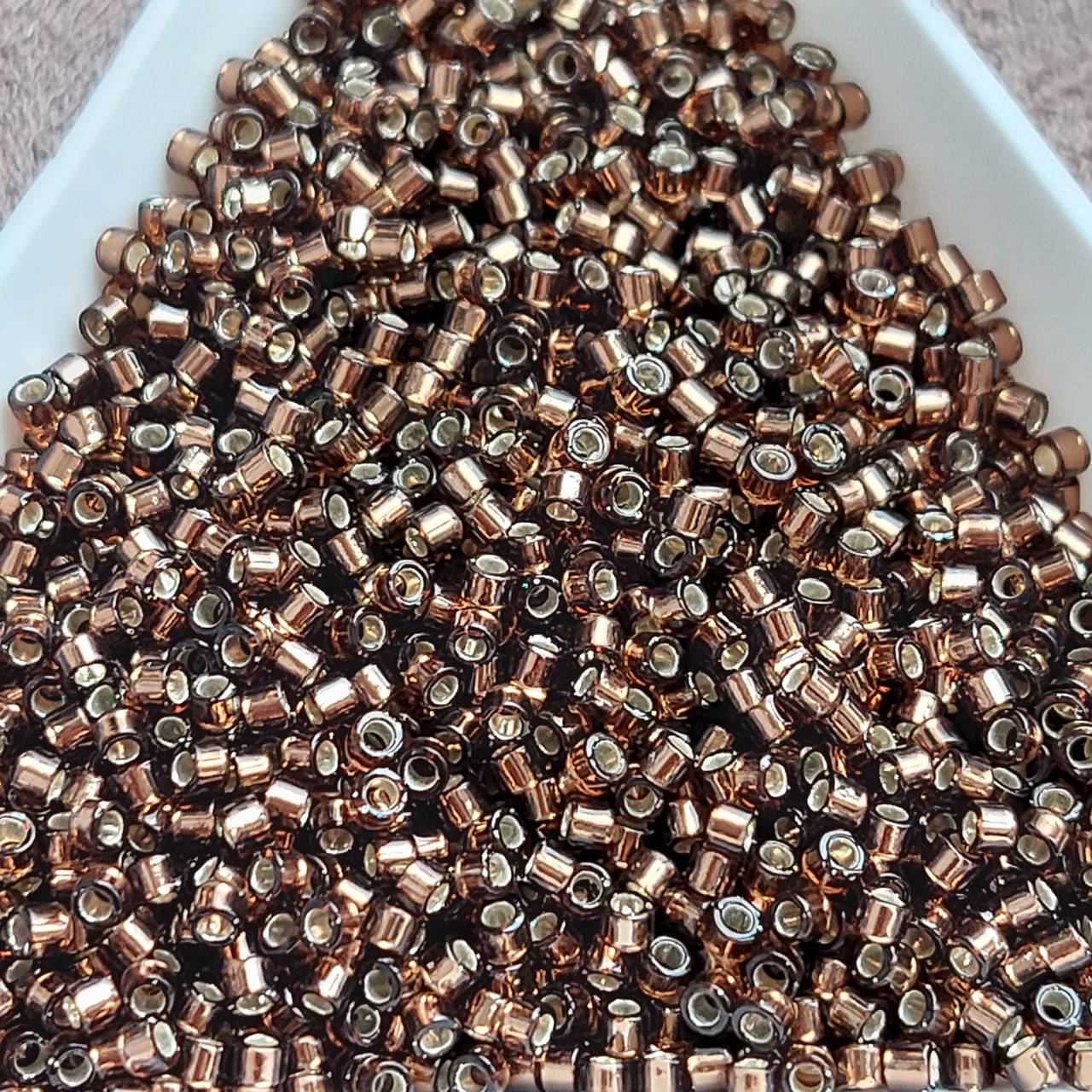 

Японский бисер Miyuki Delica DB150