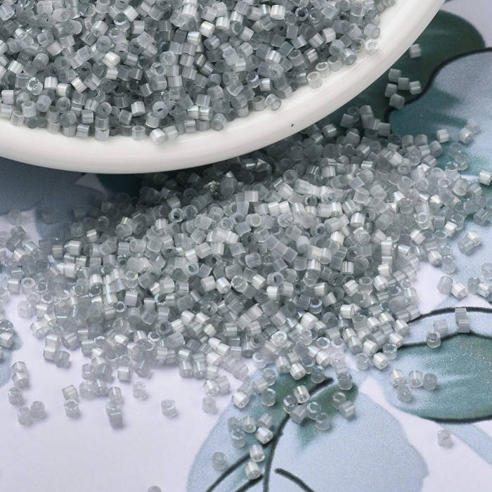 

Бисер MIYUKI Delica DB1816 11/0, Размер: 1.3х1.6мм, Отв-тие: 0.8мм, Цвет: Серый, в 1 грамме 200шт,