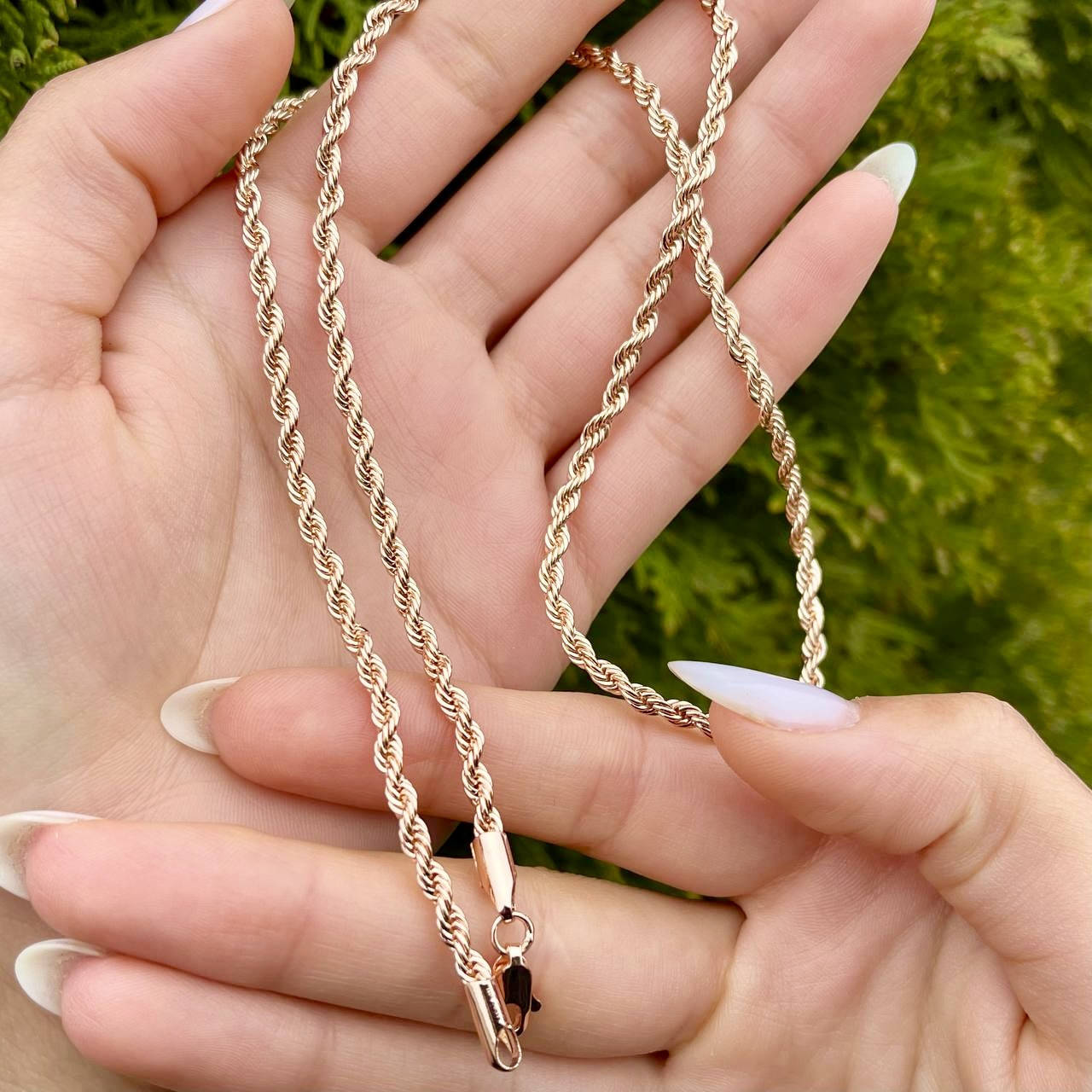 

Цепочка плетение веревочка позолота 18к. длина 55 см. ширина 3 мм.