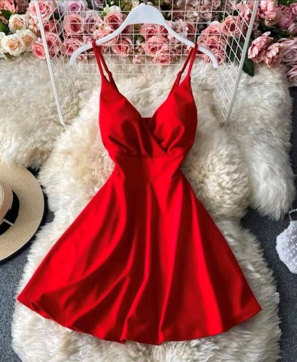 

Сексуальное красивое коктейльное летнее платье с чашечками на тонких бретелях, софт, 42,44,46,48, есть цвета