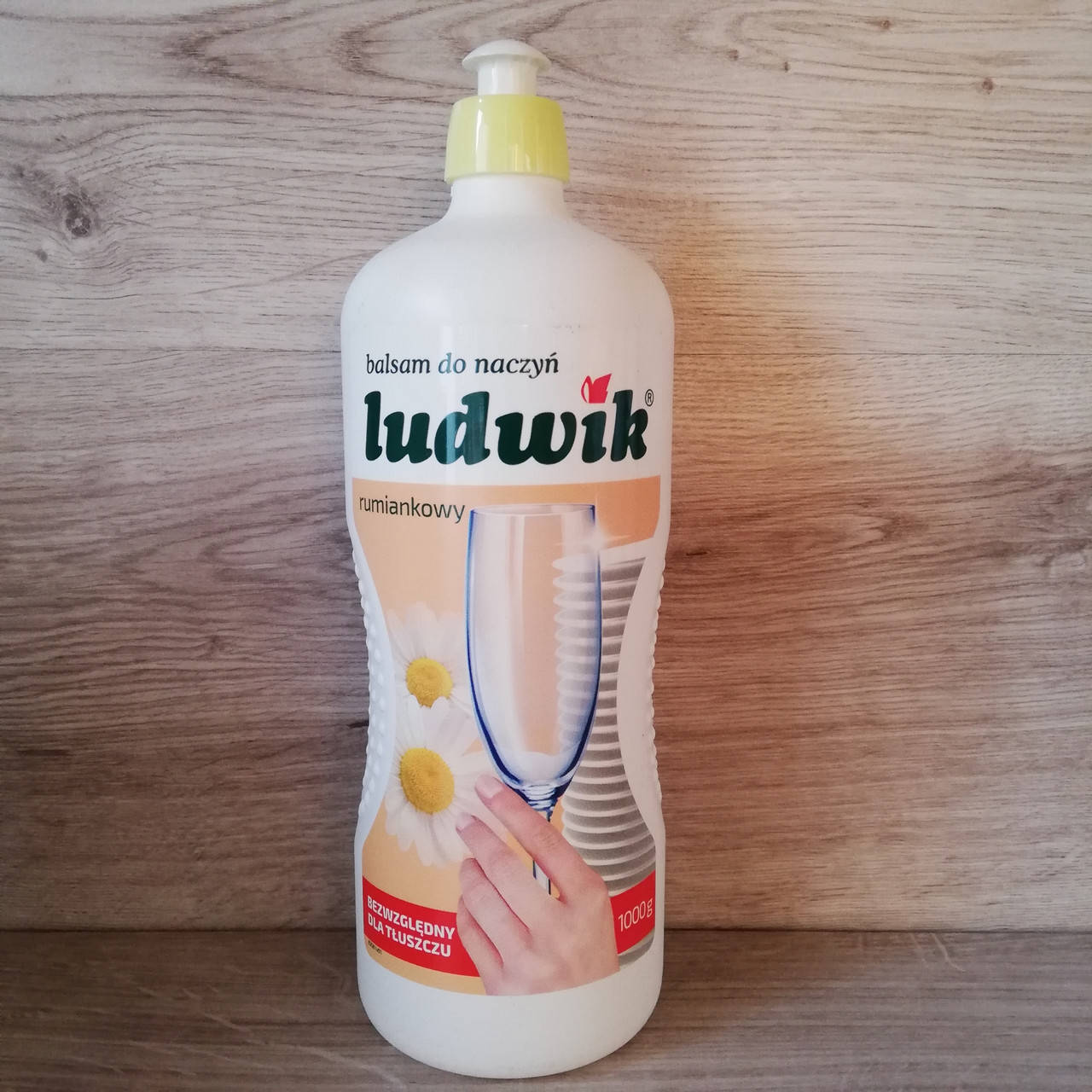 

Средство для мытья посуды с экстрактом ромашки 900мл - Ludwik