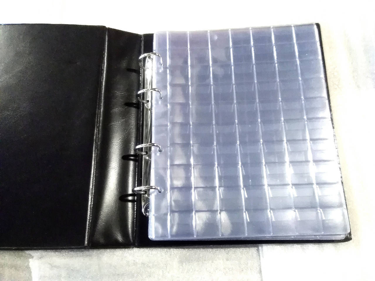 

Альбом для 692 монет и 12 купюр