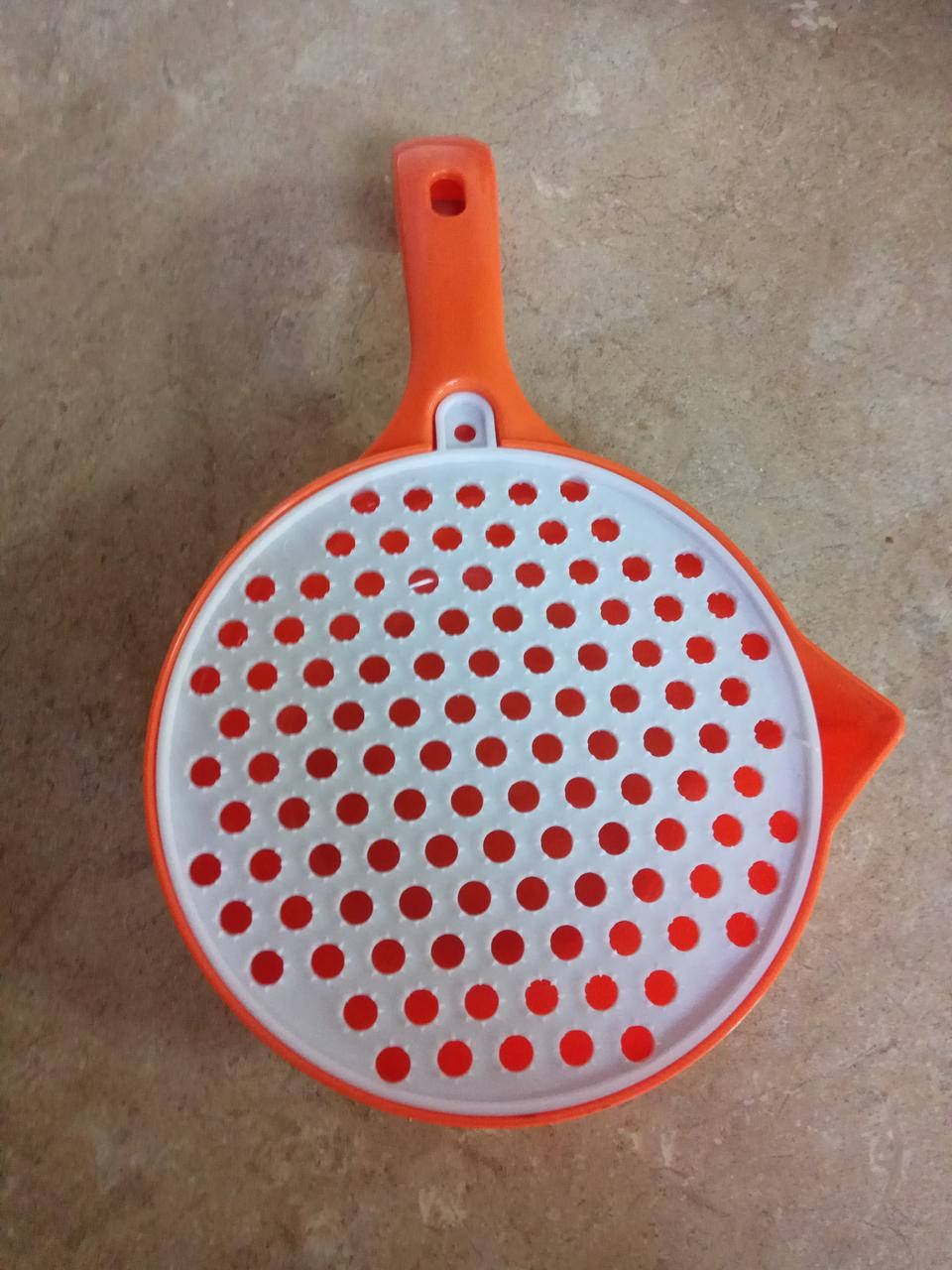 

Тёрка пластмассовая с контейнером