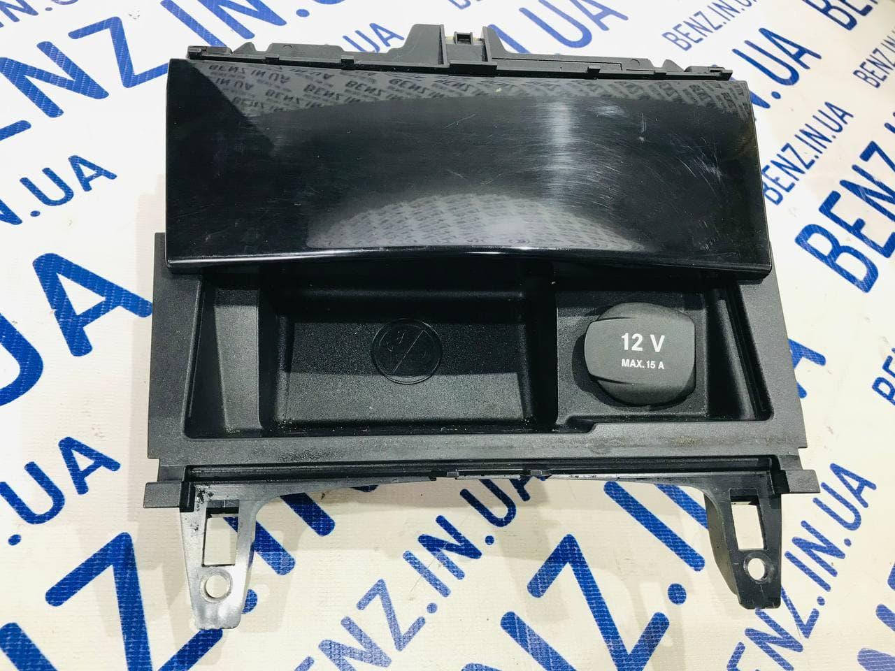 

Пепельница центральной консоли Mercedes W204, C207, W212 A2046801350, A2046801307