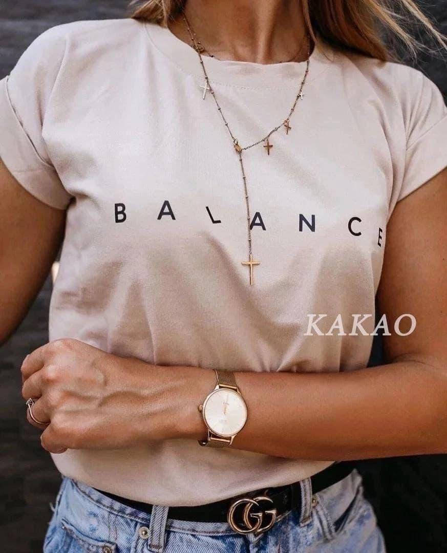 

Женская футболка с надписью ＢＡLＡＮＣＥ 15. 15.44 однотонная базовая бедый, 40/44