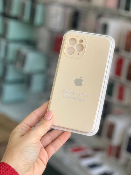

Чехол с прямыми квадратными бортами Silicone Case Square для iPhone 11 Pro Milk Молочный, Фиолетовый