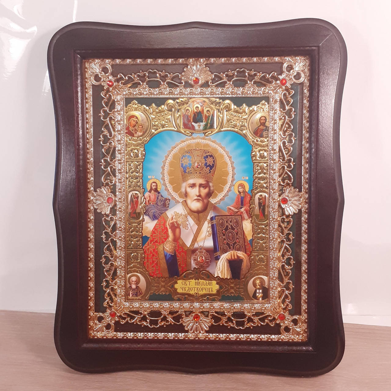 

Икона Святителя Николая Чудотворца, лик 15х18 см, в темном деревянном киоте с камнями
