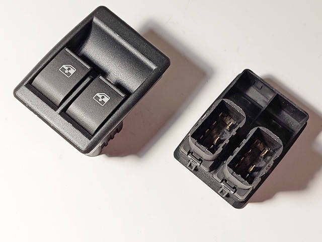 

Блок кнопок стеклоподъемников 2-х дверей Гранта (Китай) 357.3769