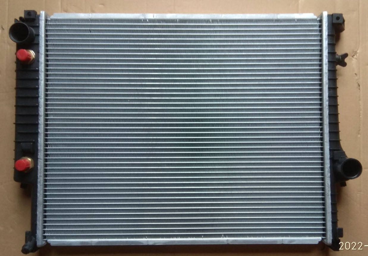 

Радиатор BMW E30 324TD 325 85-91 E32 730V8 E34 530V8 92- пл.соты АКП 550*440