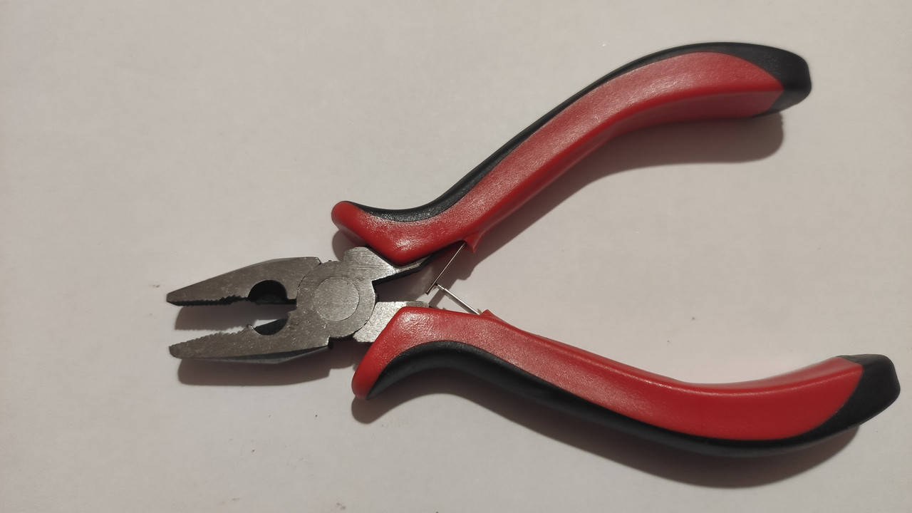 

Плоскогубцы 13 см , красные