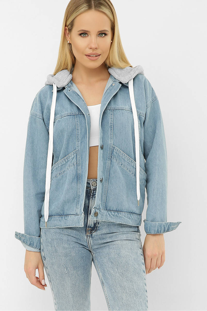 

Светлая джинсовая куртка с трикотажным капюшоном размер 46, Голубой