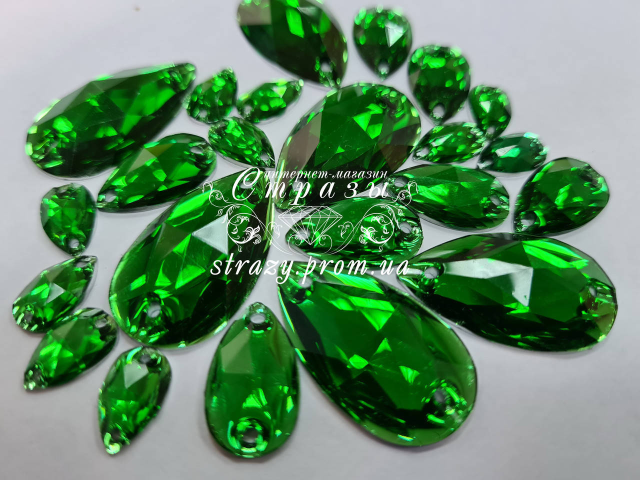 

Стразы пришивные Капля 7х12мм. Акрил Emerald