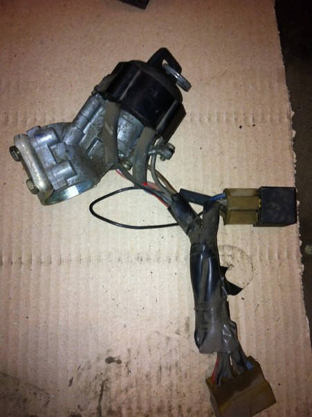 

Замок зажигания ЗАЗ 1102 Таврия 1103 Славута 1105 Дана 11055 Пикап ВАЗ 2108 2109 21099 2113 2114 2115 бу