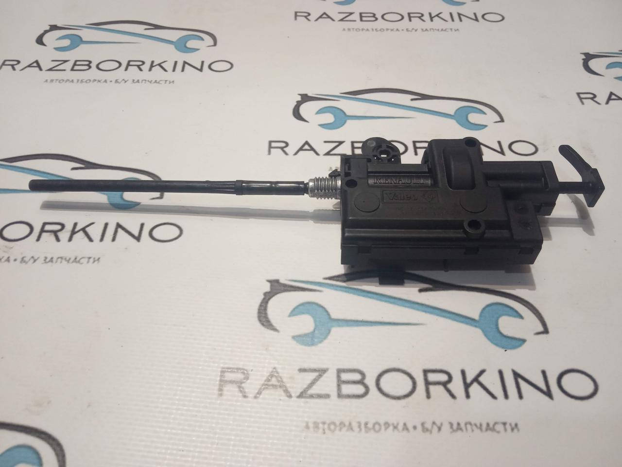 

Привод крышки топливного бака Renault Scenic 3/III, 8200312600d (Рено Сценик 3)