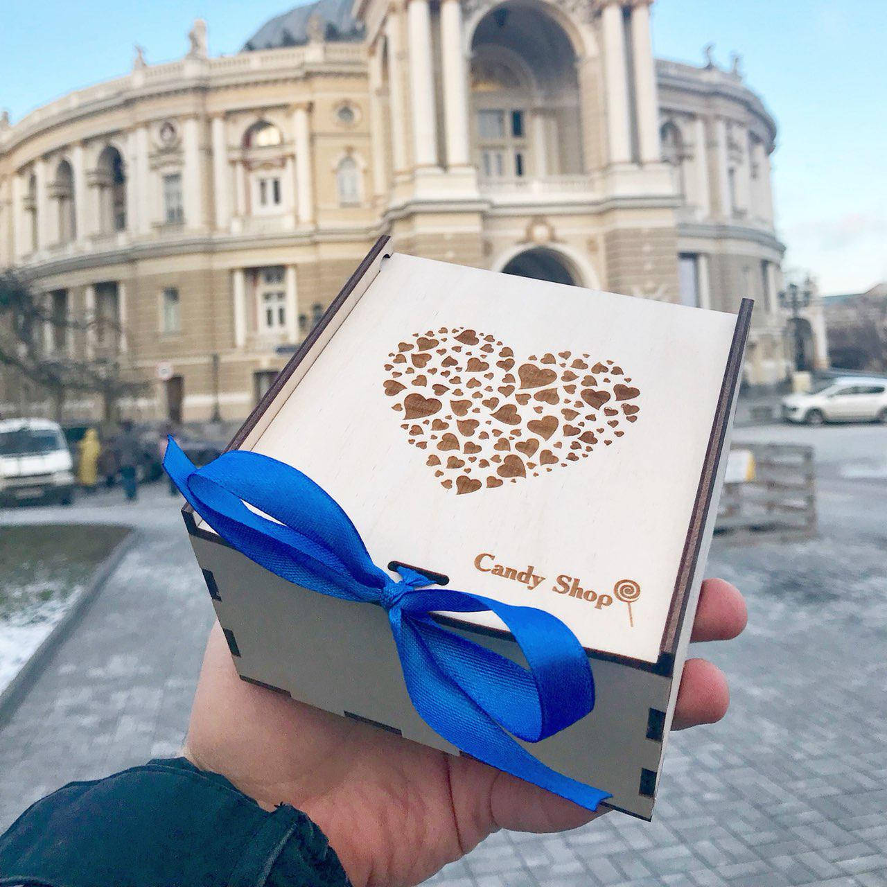 

Жвачки "Love is..." ассорти в деревянной коробочке