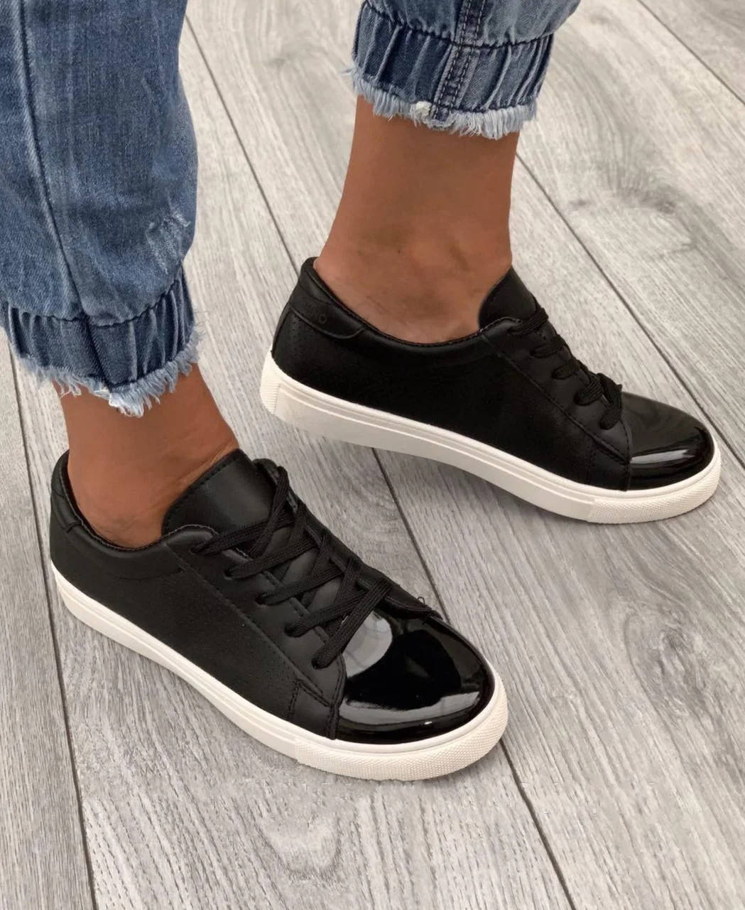 

Черные женские кроссовки на белой высокой подошве 38, Черный