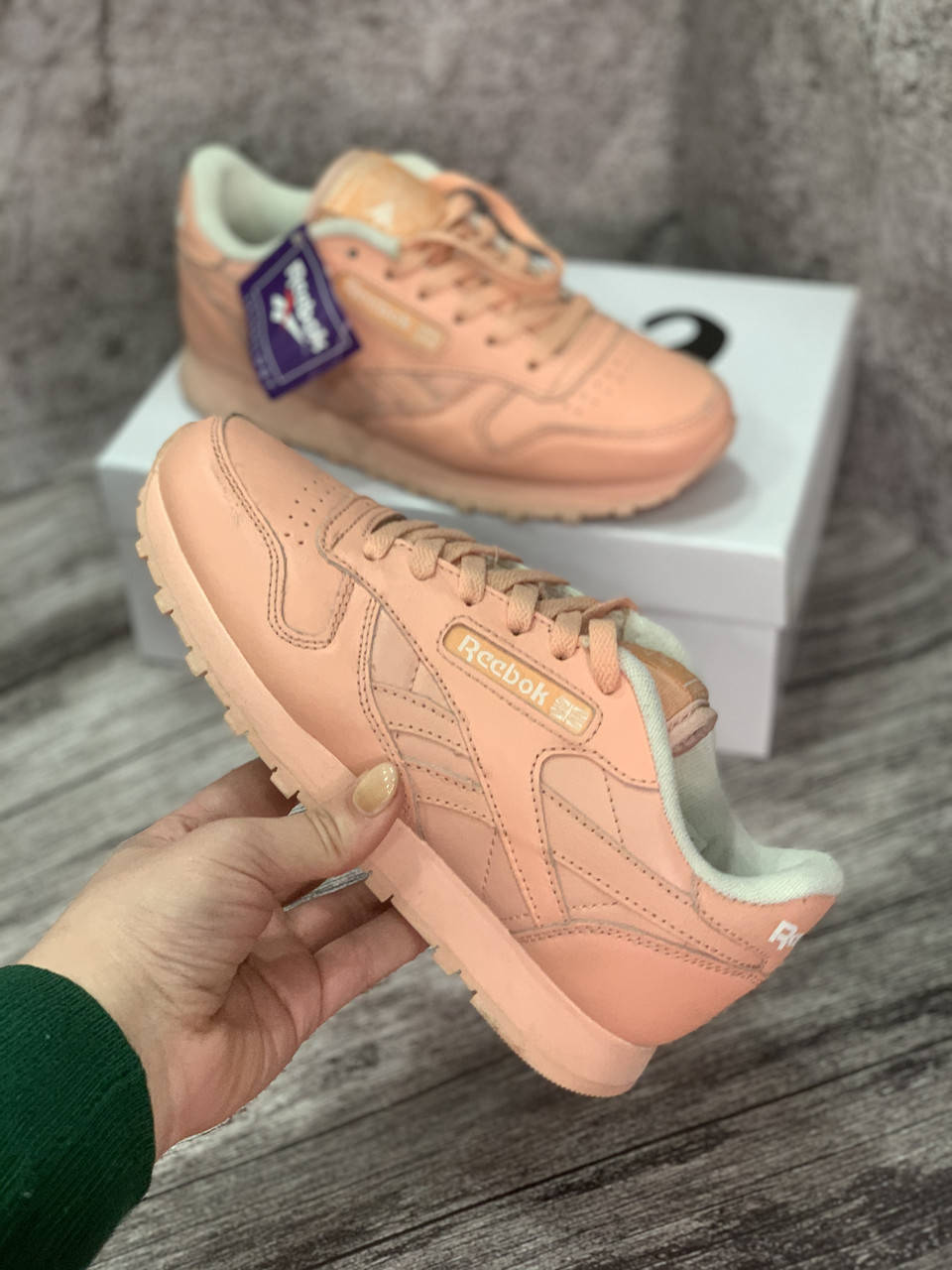 

Кроссовки женские Reebok персиковые, Персиковый