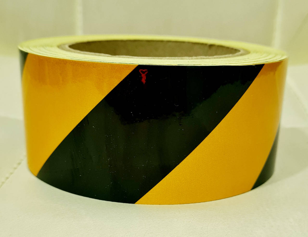 

Светоотражающая лента самоклейка 5 см,лента полоска. Габариты.Авто черная с желтым, Белый