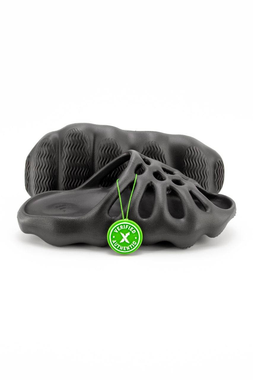 

Женские шлепанцы Adidas Yeezy 450 Slide (чёрные) лёгкие модные практичные летние шлепки J3456 тренд 37