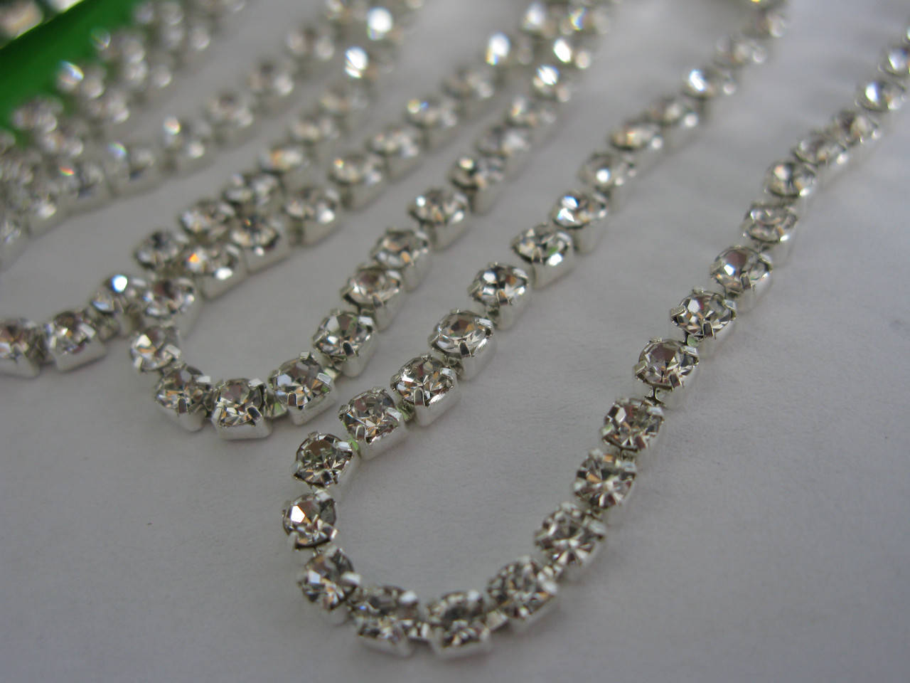 

Цепочка со стразами ss12 Crystal silver, 1м.