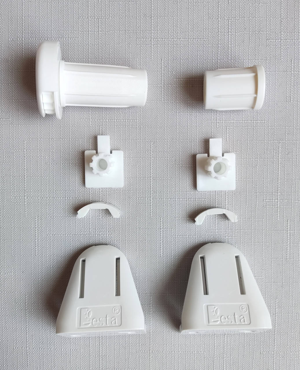 

Комплект креплений с механизмом Besta для рулонных штор 17", Белый