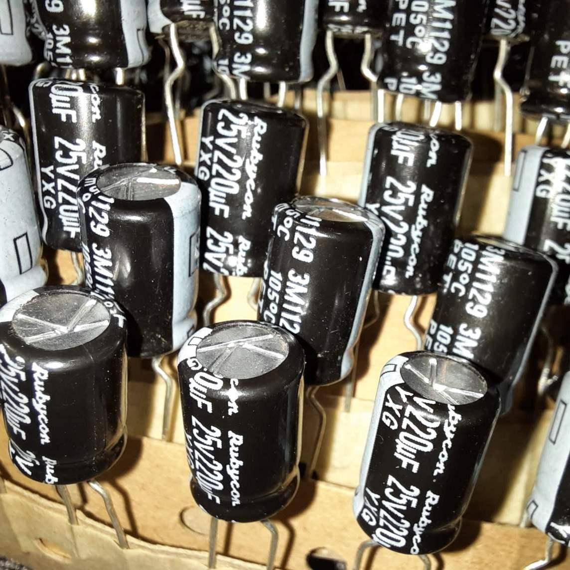 

Конденсаторы Rubycon 220мкФ 25В