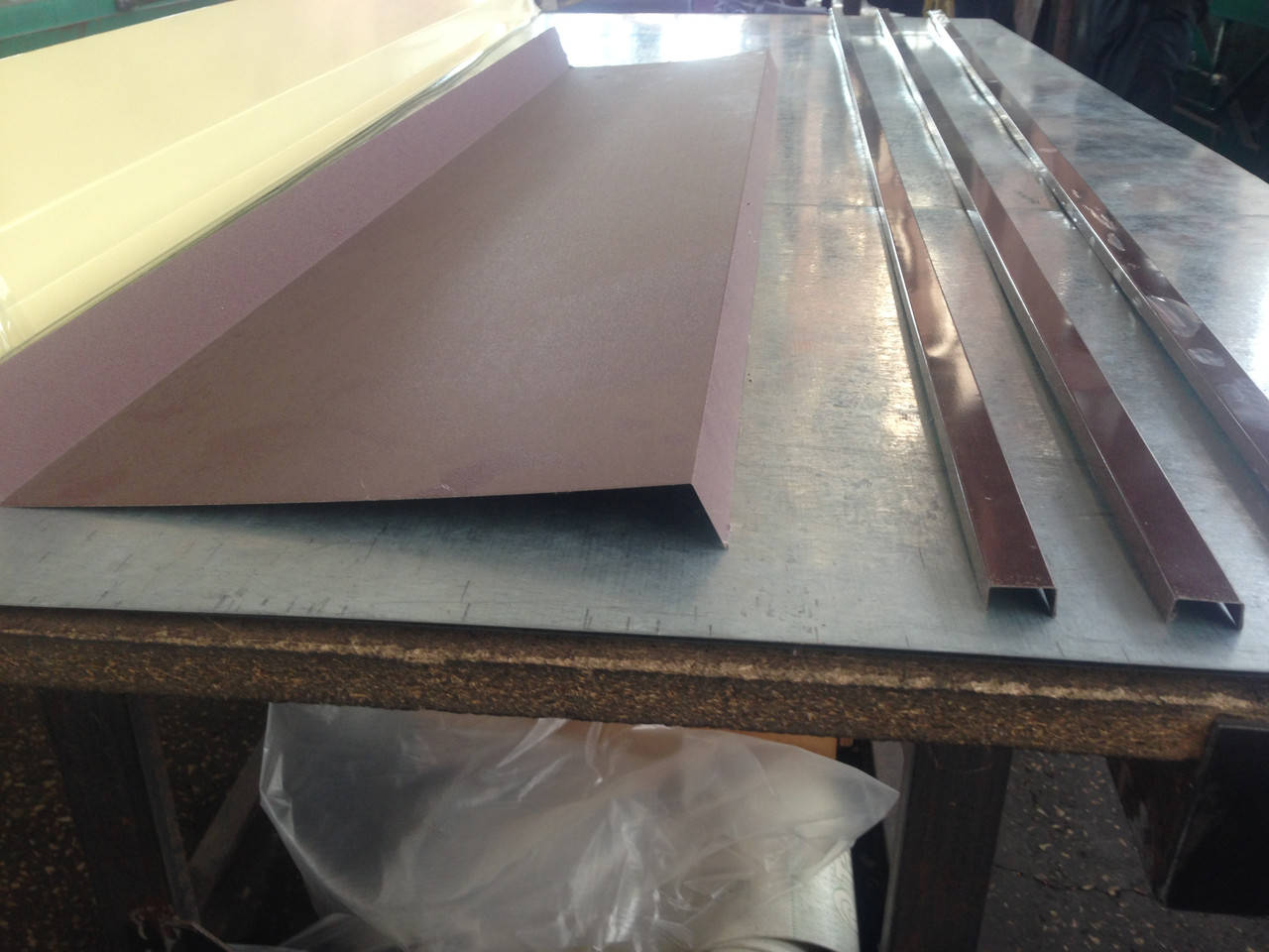 

Нащельник оцинкованный, металлический, металлические отливы оконные металлические, отлив оконный, козырьки