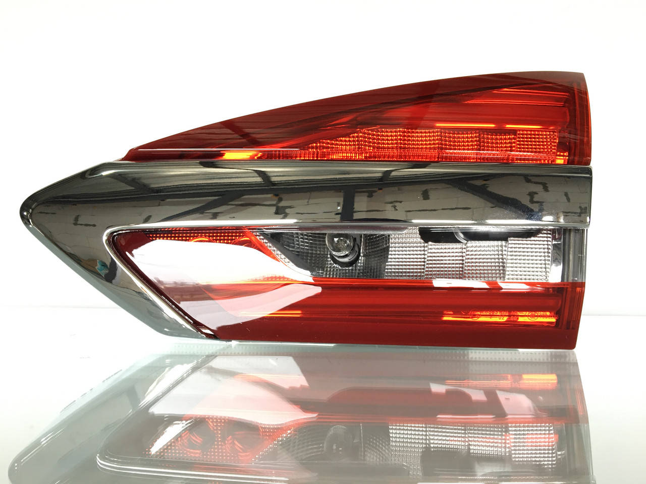 

Фонарь внутренний Ford Fusion 2019-2020 правый новый OEM KS7Z-13404-D