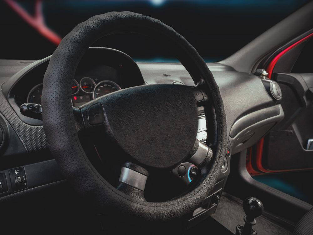 

Оплетка на руль кожа "M" Autogen СК 004 BK перфорированная черная, Черный