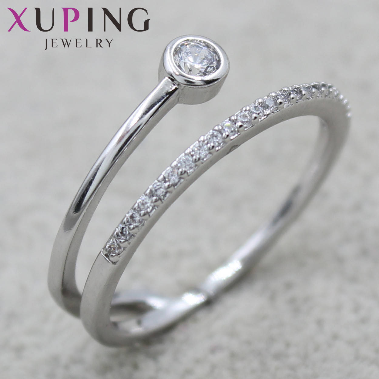 

Кольцо серебристого цвета незамкнутое Xuping Jewelry с кристаллами медицинский сплав